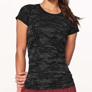 Lululemon Swiftly Tech Short Sleeve Crew B/W 4